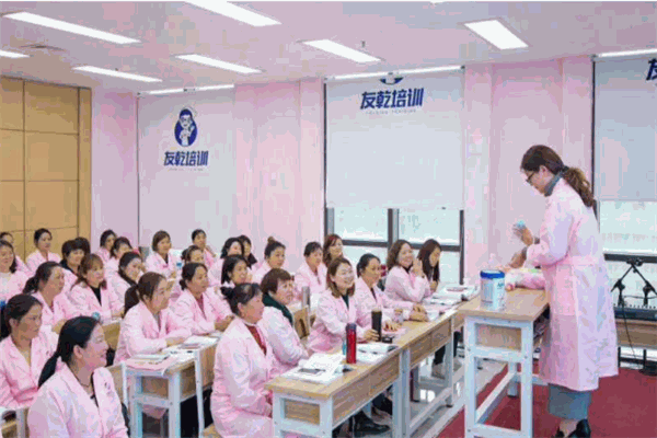友乾月嫂培训