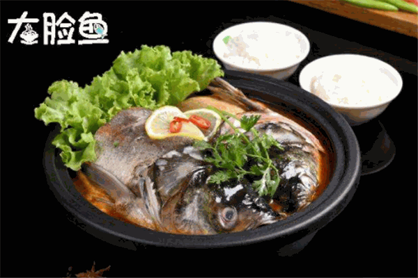 大脸鱼鱼头焖饭