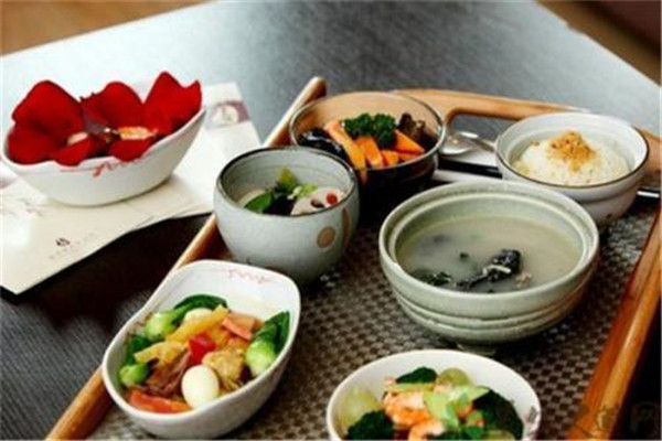 安泉营养膳食月子餐