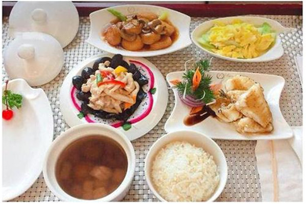 安泉营养膳食月子餐