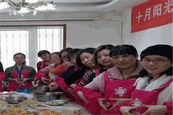 十月阳光月嫂培训加盟