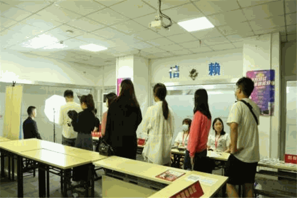 爱华教育