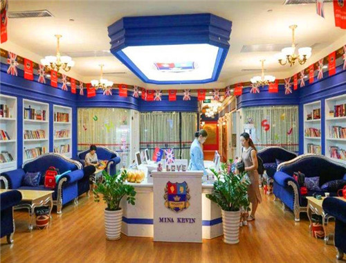 米娜凯威礼仪艺术教育