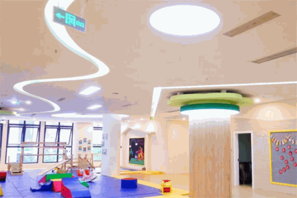 彩虹鸟日式早教中心