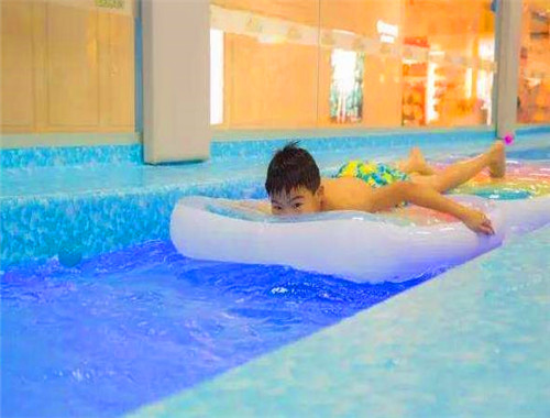 泡泡塘少儿游泳