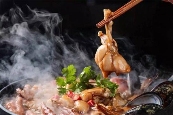 蛙宝厨铁锅牛蛙香锅