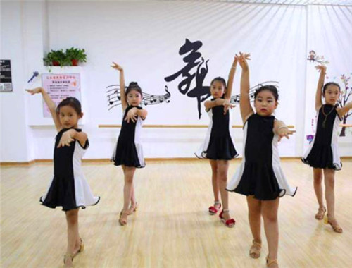 菲士舞蹈