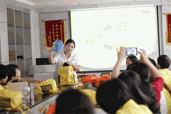 万成教育
