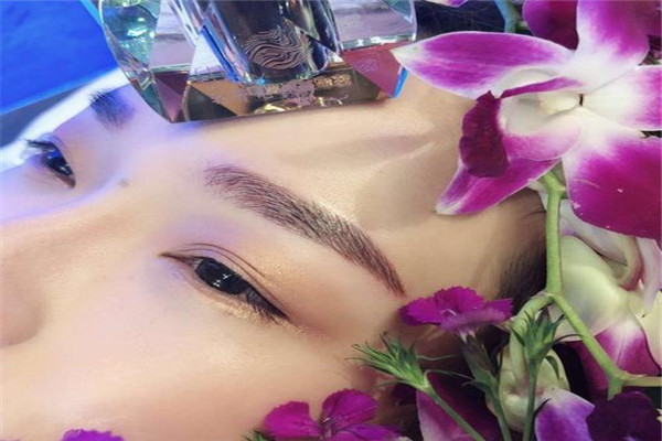 e.y时尚彩妆吧加盟