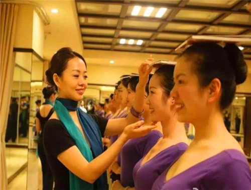 坤派巾帼女子学堂