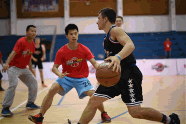 西热力江篮球训练营