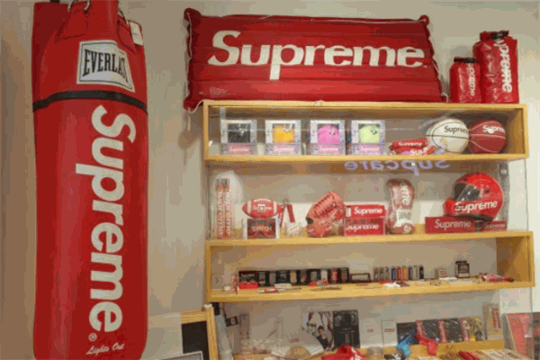 supreme服饰