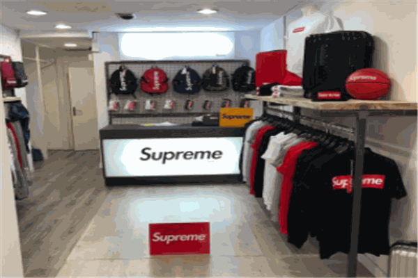 supreme服饰