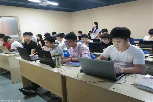 邦初it教育