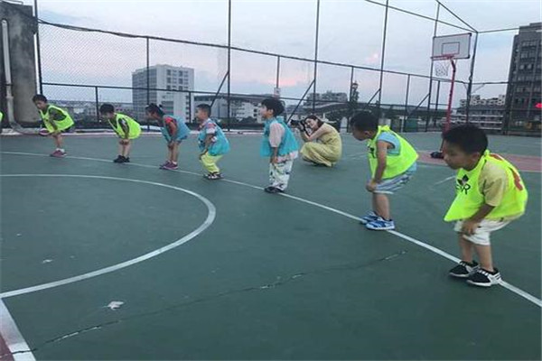小飞人青少年篮球俱乐部