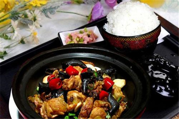 百味思黄焖鸡米饭