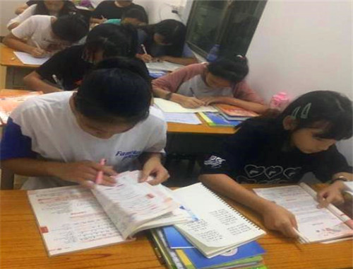 鸿儒教育