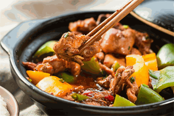 锅锅香黄焖鸡米饭