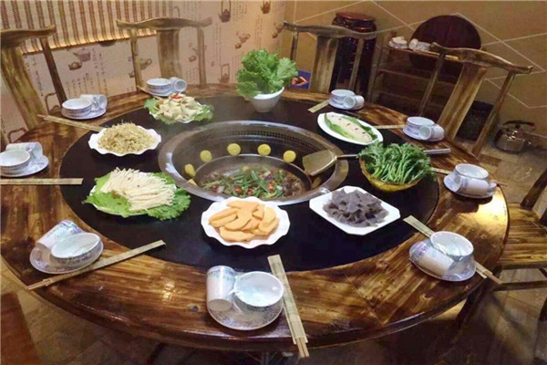 柴火灶鱼火锅