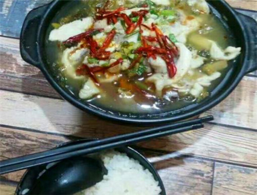 玖两鱼酸菜鱼米饭