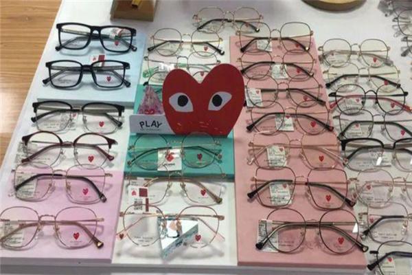 优眯眼镜