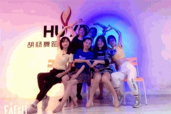 胡杨舞蹈