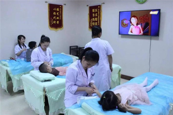 爱尔康贝小儿推拿加盟