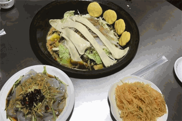 炖老二农家铁锅炖