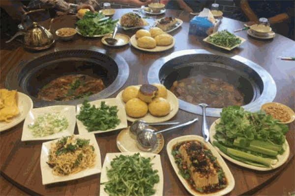 刘家大院铁锅炖