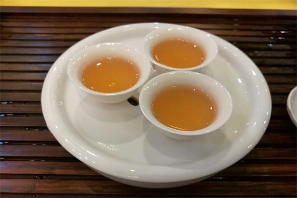 水与茶