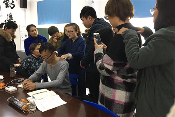 金晨育小儿推拿