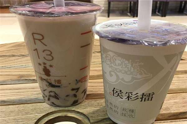 侯彩擂奶茶