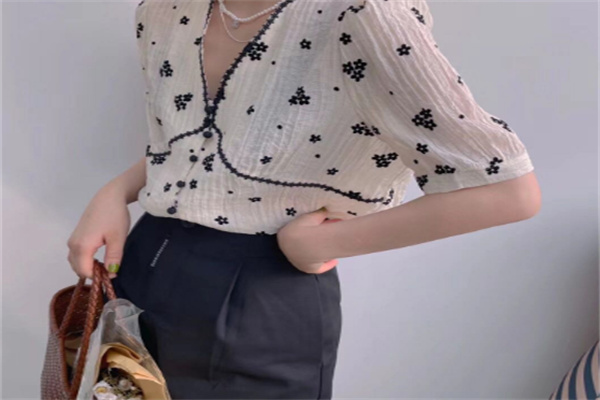 Y-style品牌女装