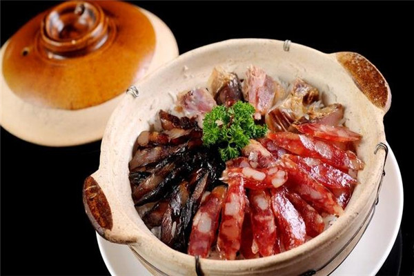 饭巢肚金牌煲仔饭