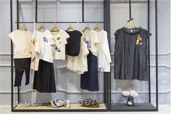 爱衣购服饰批发加盟