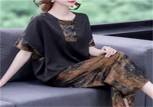 阔太中老年服装