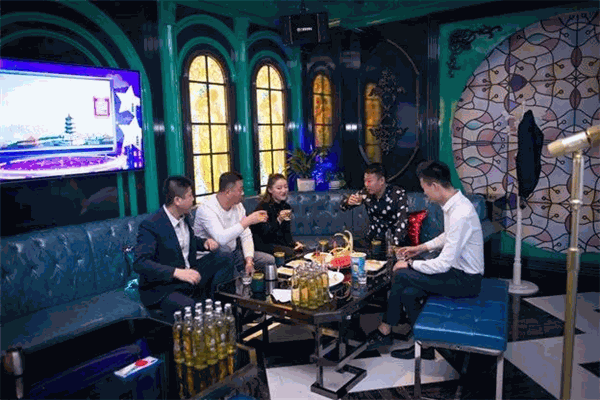 峥嵘岁月ktv