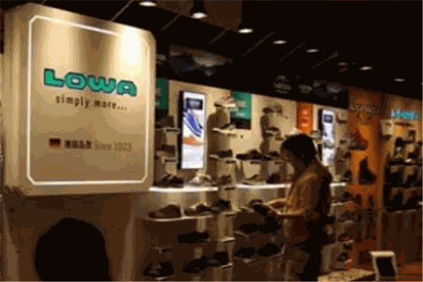 LOWA户外运动鞋