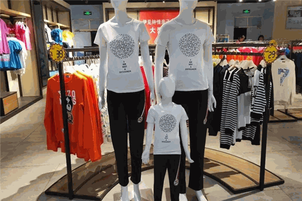 伊见钟情休闲装加盟