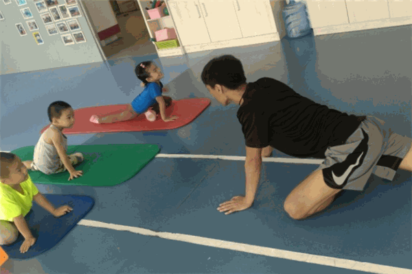 启霖世纪青少年体能