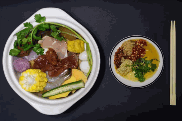 饱食盘盘麻辣烫