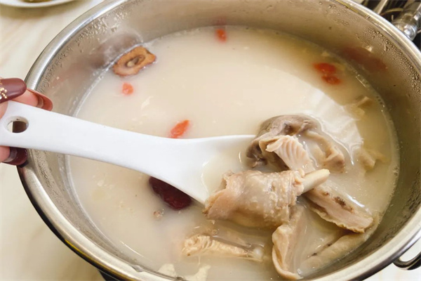 捞味猪肚鸡火锅