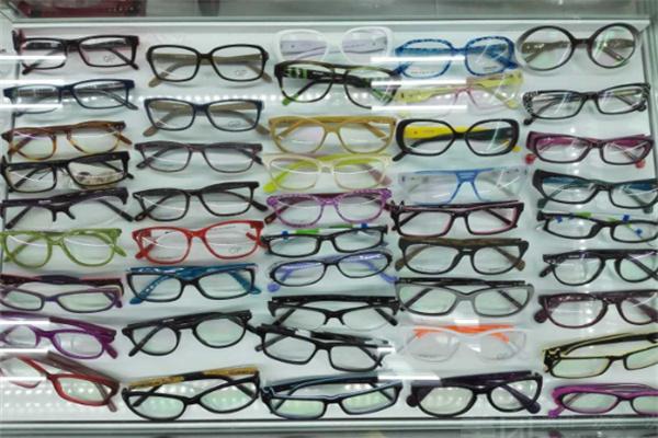 明仁眼镜