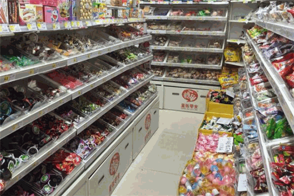公主店下量贩零食店