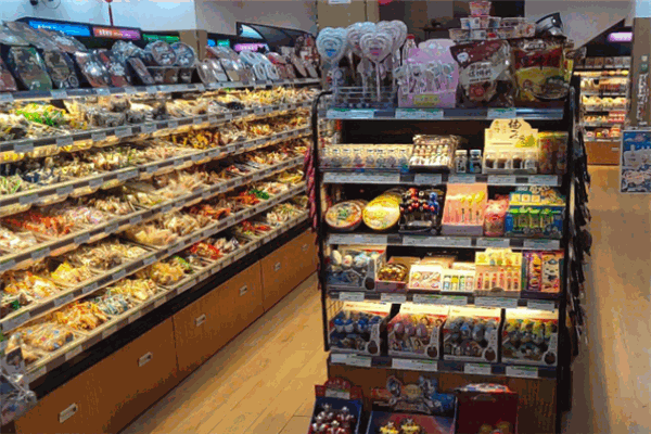 公主店下量贩零食店