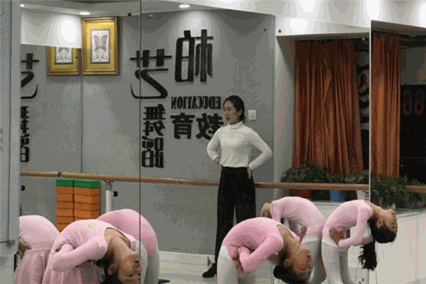 柏艺舞蹈