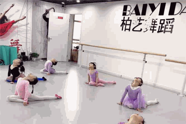 柏艺舞蹈