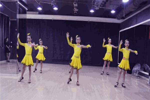 艺涓拉丁舞蹈