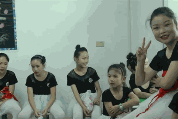 启迪艺术教育