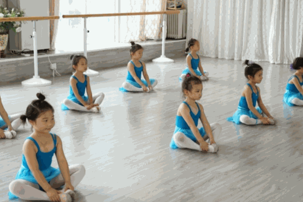 东方鹤舞蹈培训